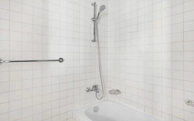 Cozy Marina View 1BR w Pool Gym