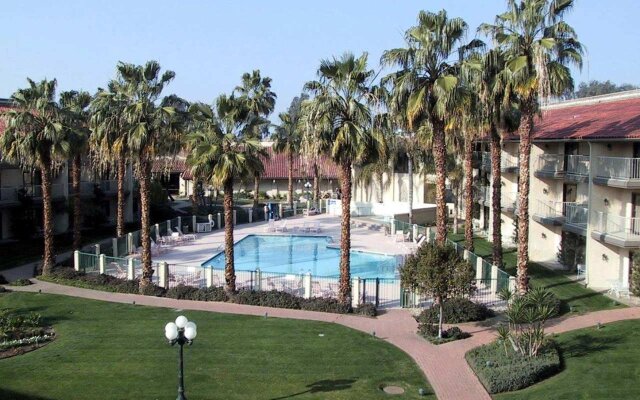 DoubleTree by Hilton Hotel Bakersfield