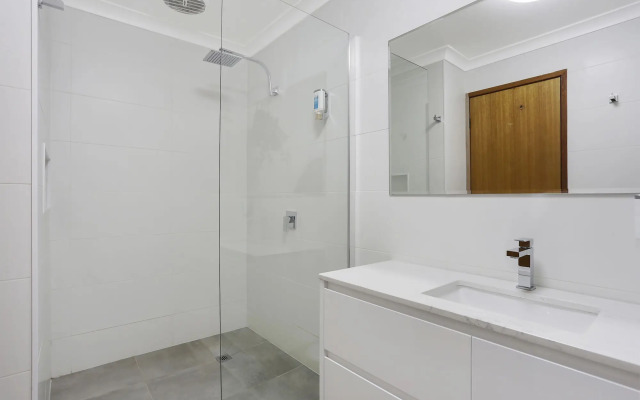 Waves Motel and Apartments