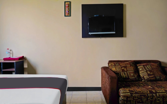 OYO Life 92774 The Edge Apartment By My Home