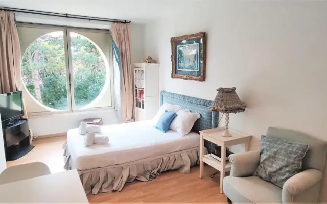 cozy studio equipped with indoor heated pool in standing residence - Hotel in 戛纳 - Photo 2