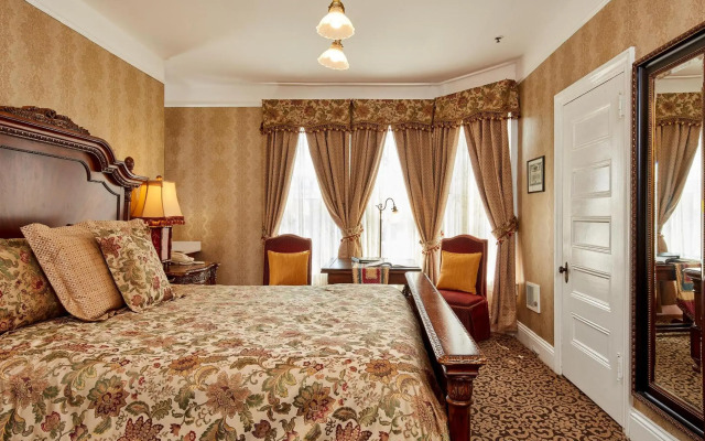 Queen Anne Hotel