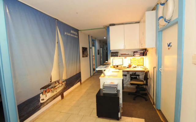 Hostel Jedro