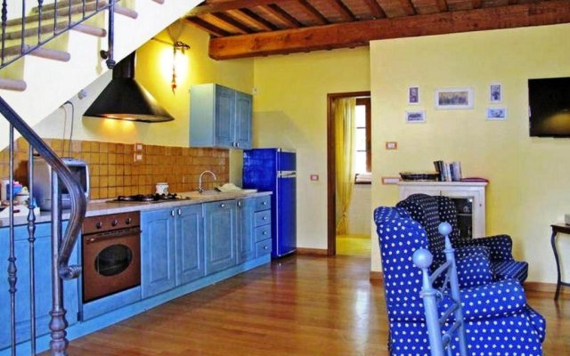 7 bedrooms villa with private pool enclosed garden and wifi at Loc Ramazzano Perugia