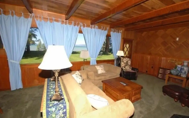 771 Lakeview Avenue 4 Bedroom Home by RedAwning
