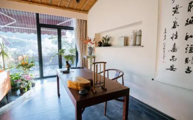 Two Mountains Villa & Courtyard