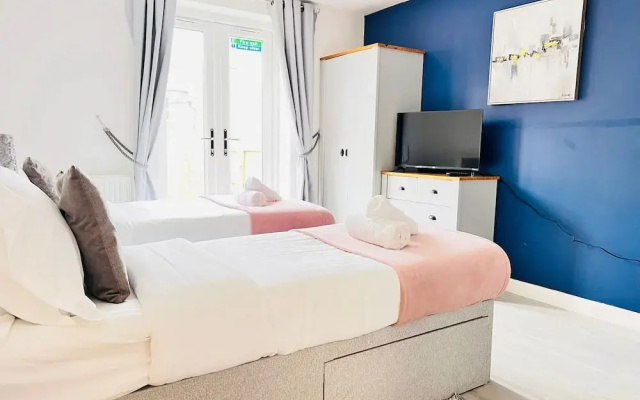 Tanzanite Apartment in Cambridge