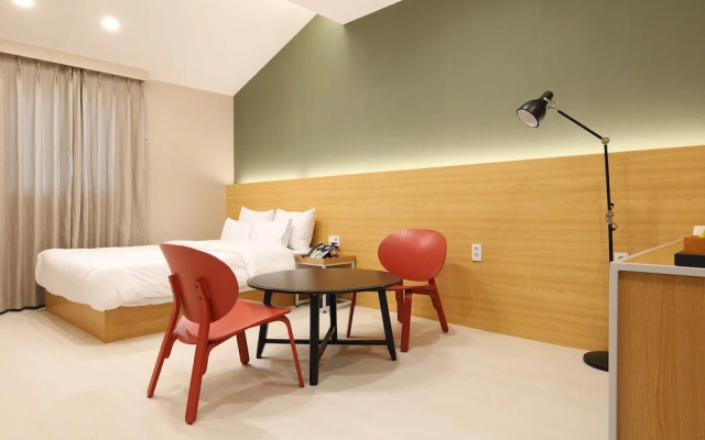 Calm Rest Hotel Gimhae