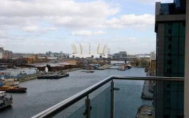 Discovery Dock Apartments East