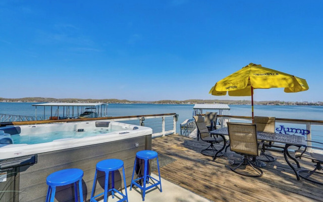 'bittersweet Lakefront Retreat' w/ Hot Tub & Dock!
