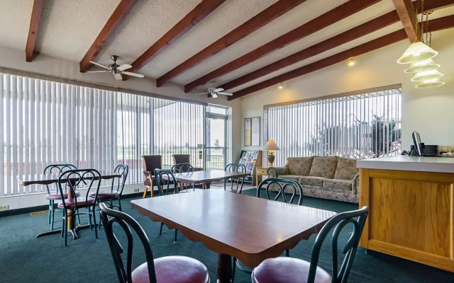 Econo Lodge Wakeeney