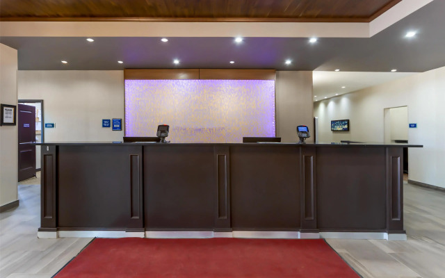 Best Western Plus Hinton Inn & Suites