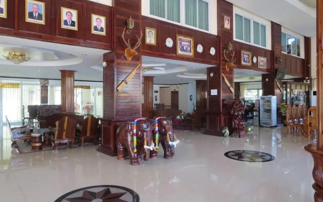 Ladtana Phetarmonchai Hotel
