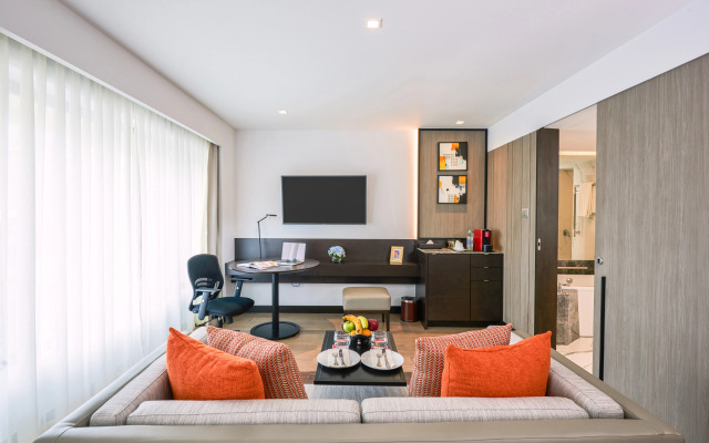 Narai Hotel (SHA Extra Plus)