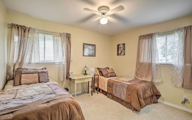 1 Mi to University of Texas: Home in Richardson!