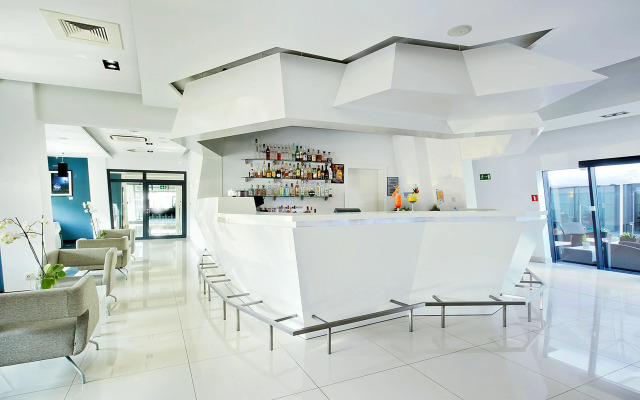 Marine Hotel