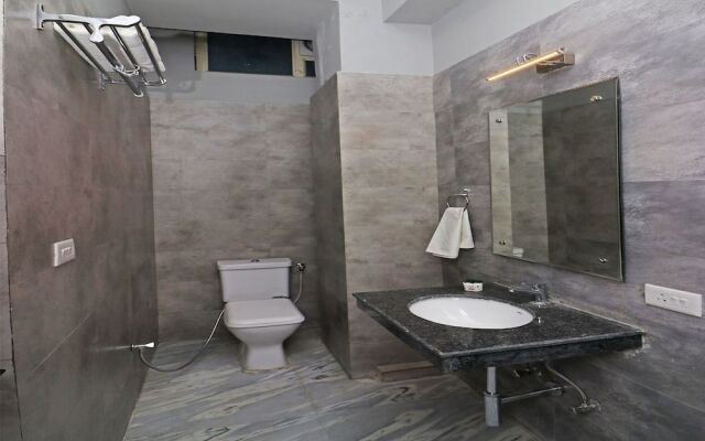 OYO 13035 Noosa Hotel