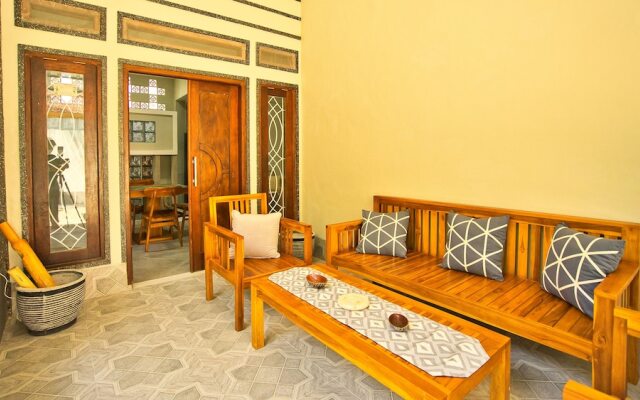 Ladiva Shore Hotel