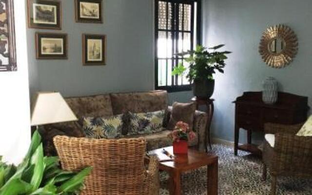 Hostal Rompeolas