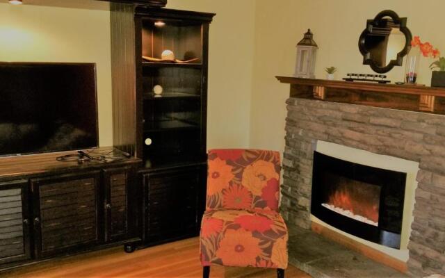 Modern❤️Smart Craftsman HDTV Keurig AC❤of Downtown