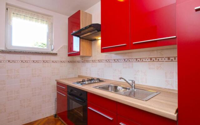 Apartment with pool 1038