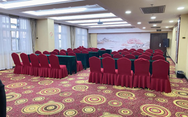 Minghao Holiday Hotel (Pingdingshan Kaiyuan Road Pedestrian Street)