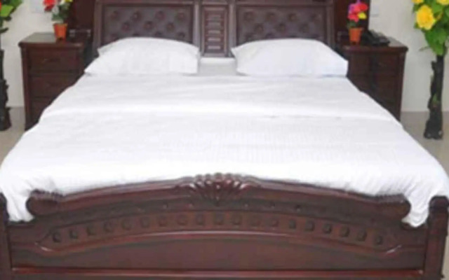 V V Grand Business Hotel