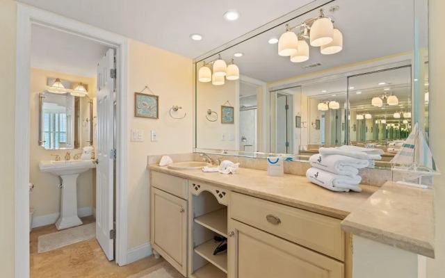 Seaspray East 825-gulf Front