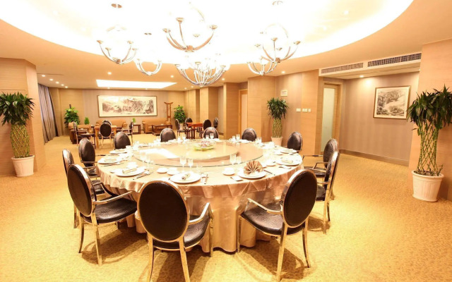 Phoenix Jinghua Hotel