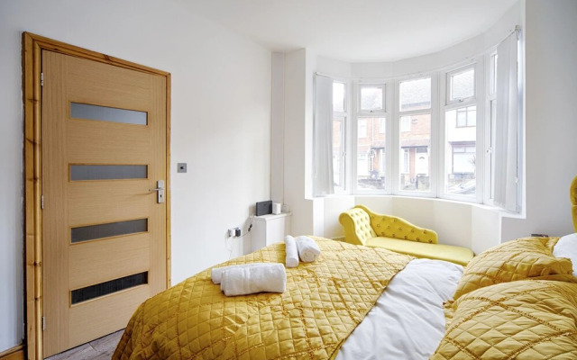 Charming 5-bed House in Birmingham