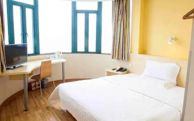 7Days Inn Chain Hotel (Shaoguan Fengcai Building Pedestrian Street)