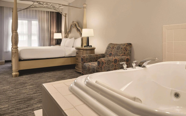 Country Inn & Suites by Radisson, Galena, IL