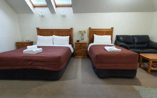 Rosewood Court Motel