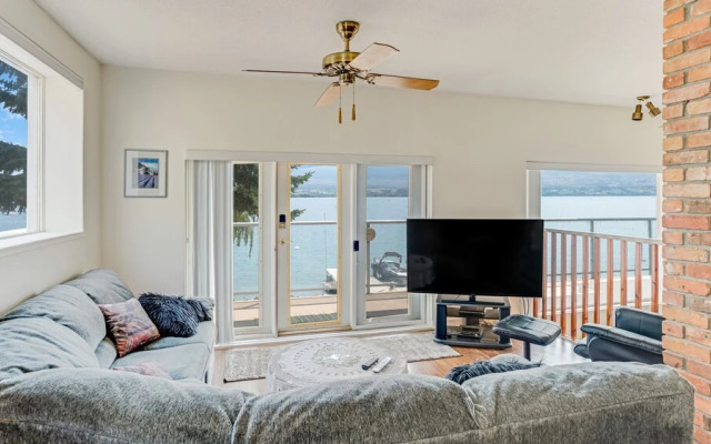 Multilevel Waterfront Suite With Boat Moorage