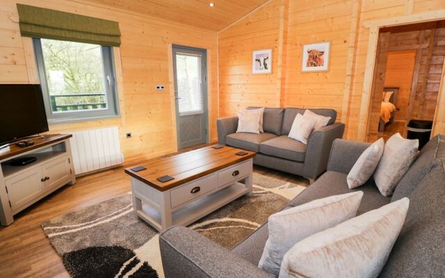 Oak Lodge