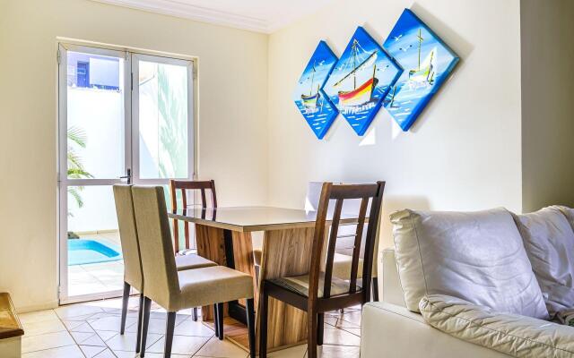 Casa c piscina em cond 150m praia Mariscal CCM004