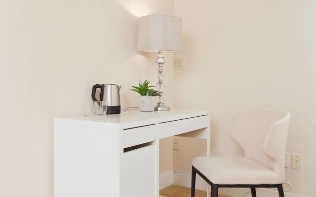 Cozy 3 Bedroom Suite near Queen Elizabeth Park