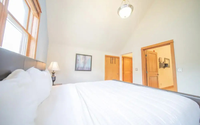 Antlers Gulch 303 by SummitCove Vacation Lodging