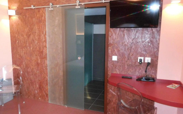 FastHotel Montmarault - Auberge du Grand Champ