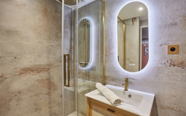 Apartment AC Champs de Mars Eiffel Tower by Studio Prestige