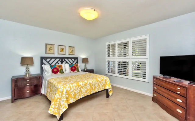 Milano Vacation Rental: Newly Renovated 3-BR Home with Private Pool, Hot Tub, and Pet-Friendly Front Yard. Minutes from Vanderbilt Beach