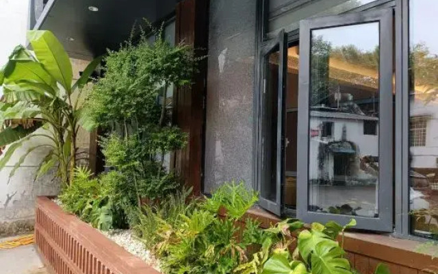 Lotus Pond Retreat Designer Hotel (People's Square Taoyangli)