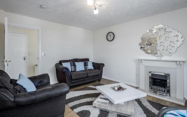 Captivating 3-bed Apartment in Grays