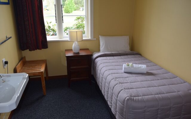 Garston Hotel and Cafe