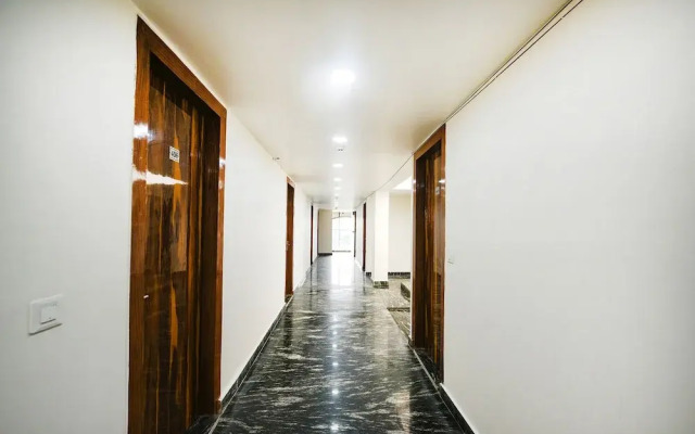 Fabhotel Mona Continental