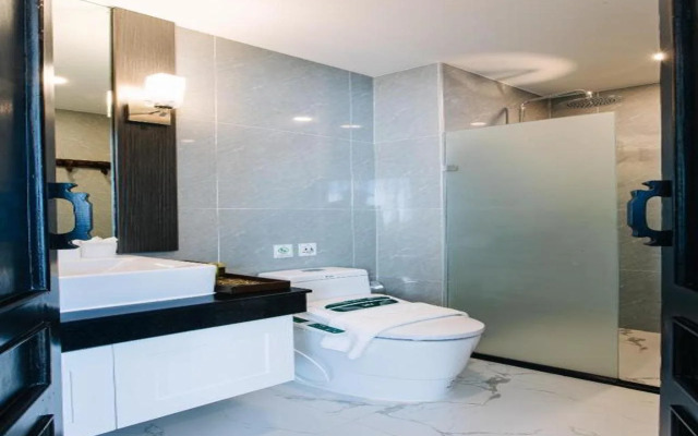 The Experience Walking Street Chiang Mai