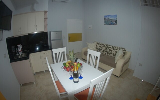 Crown Deluxe Apartments