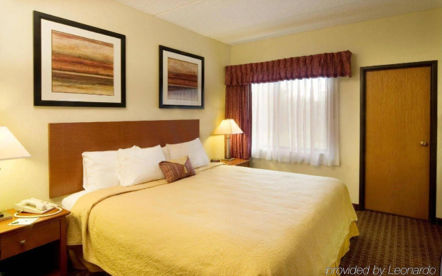 Quality Suites Lansing
