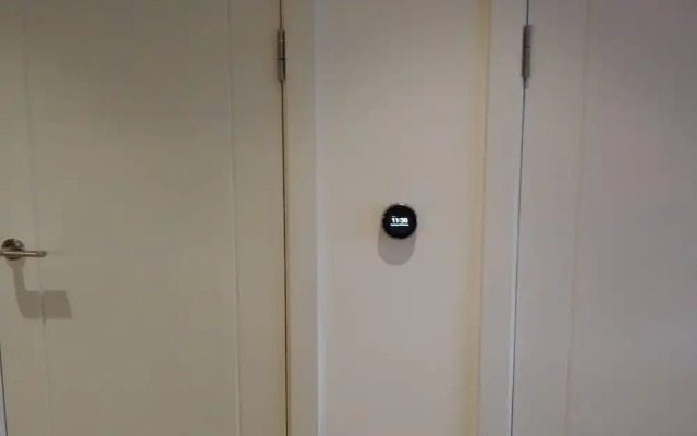 Whole Apartment 5mins to East Croydon & Concierge