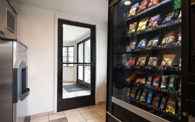 Motel 6 Buena Park, CA - Knotts Berry Farm - Disneyland